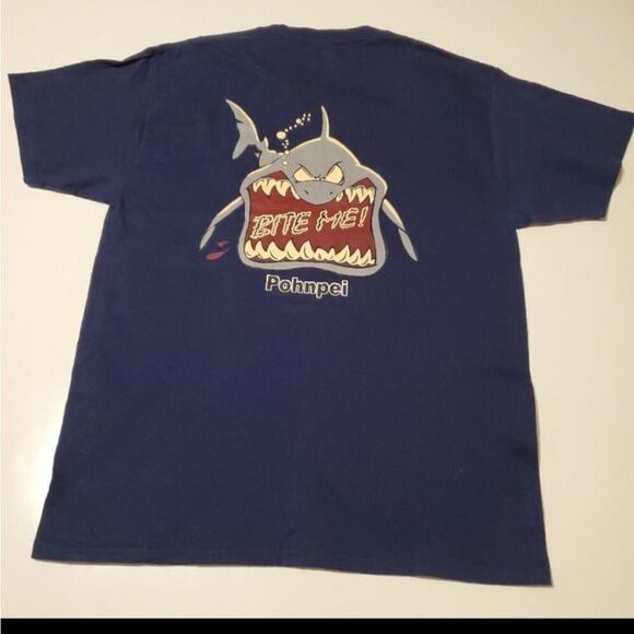 L VINTAGE El Salvador Hanes Bite Me SHARK POHNPEI 42 44 GRAPHIC TSHIRT Large - Picture 5 of 6